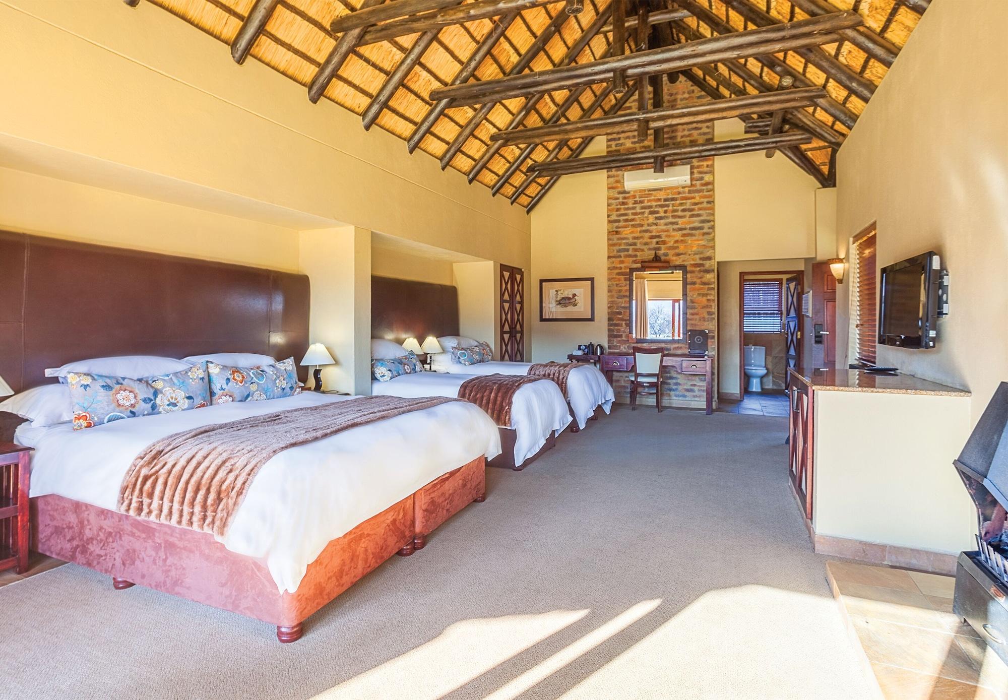 Kloofzicht Lodge & Spa Krugersdorp Exterior photo Family Suite